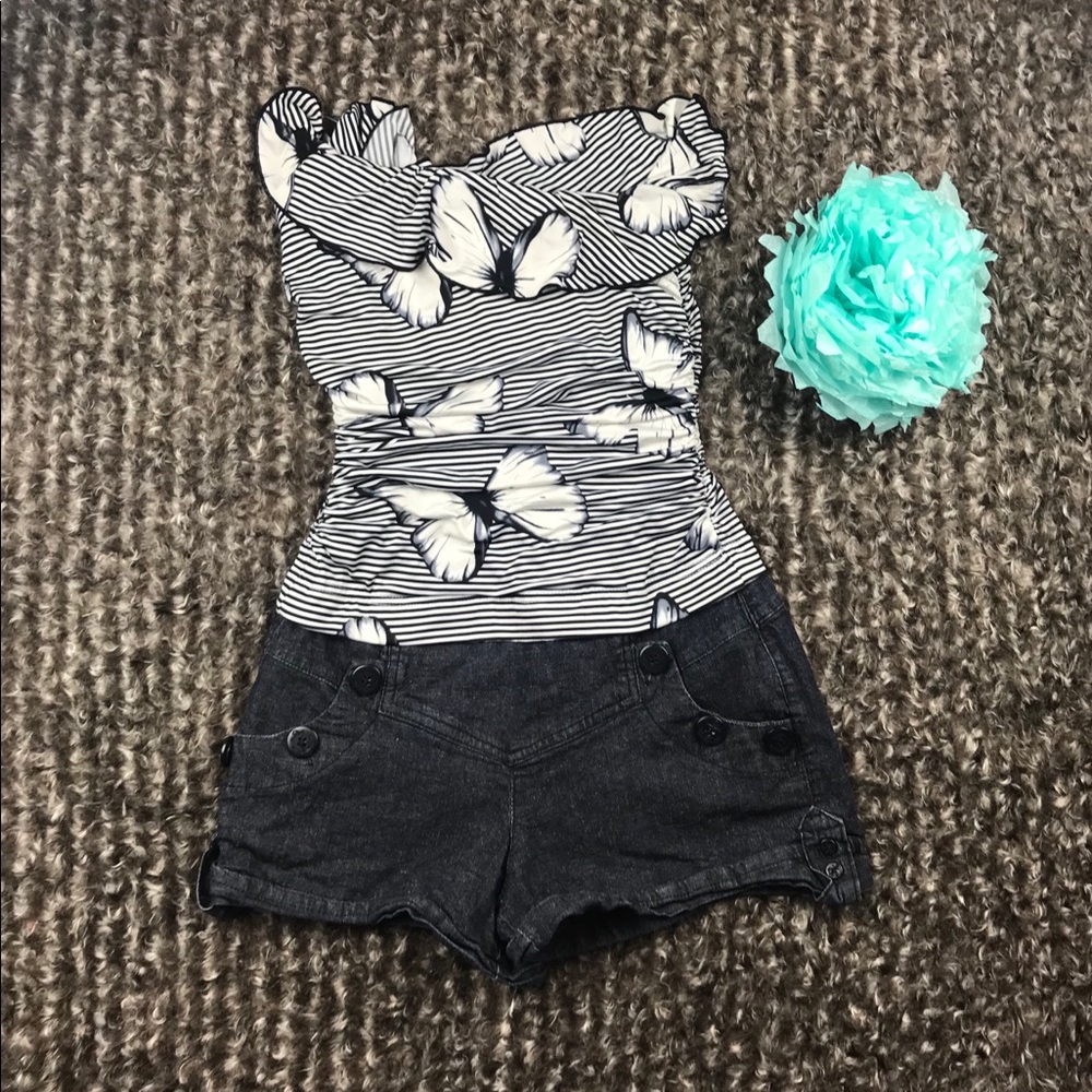 Woman’s romper size medium